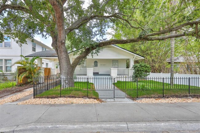 Building Photo - 902 W Columbus Dr