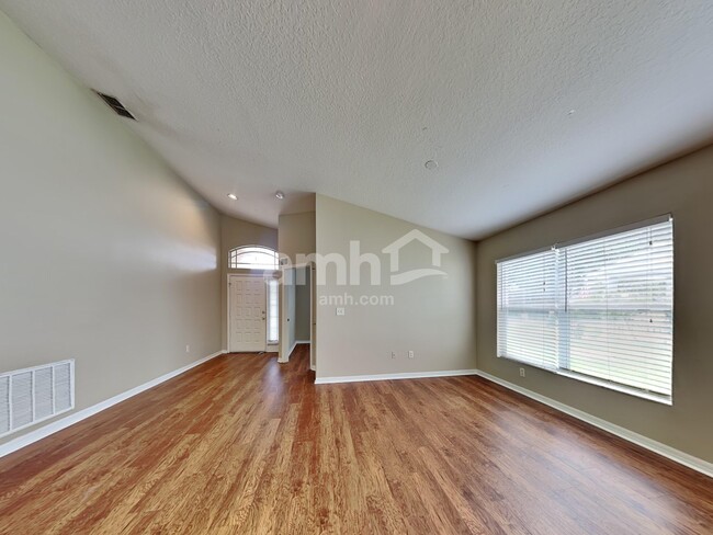 Building Photo - 24653 Laurel Ridge Dr
