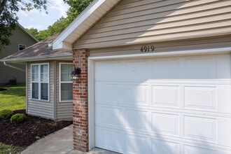 Building Photo - 4919 W Millbrook Dr