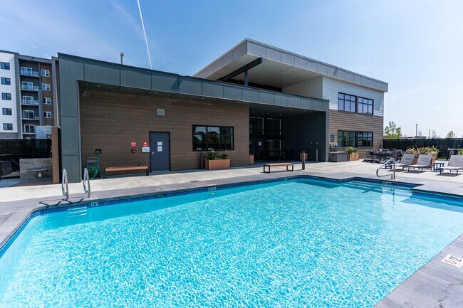 Building Photo - The Fifth at Palisades