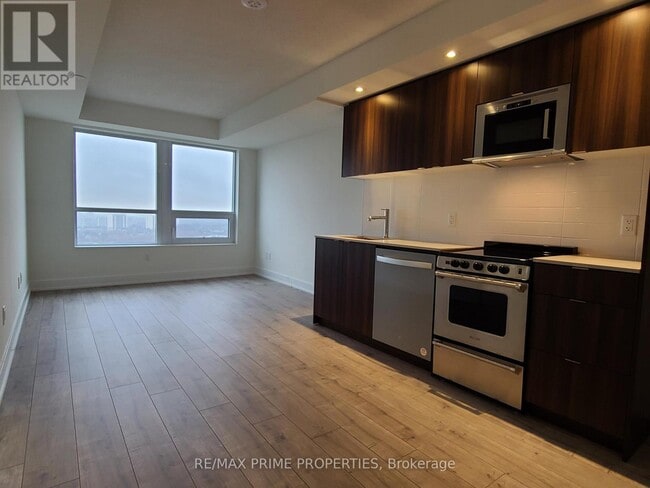 Building Photo - 10 Eva Rd