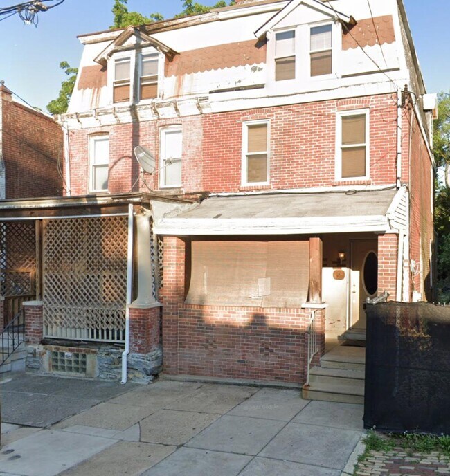 Foto del edificio - 828 E Woodlawn St