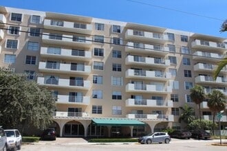 Building Photo - 1455 N Treasure Dr