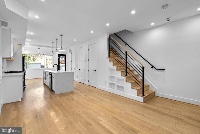 Building Photo - 1720 Montello Ave NE
