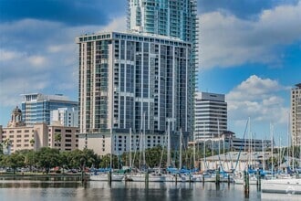 Building Photo - 1 Beach Dr SE