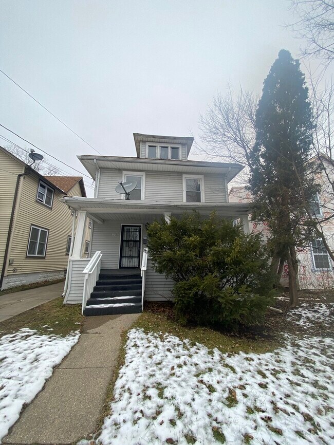 Building Photo - 4 Bedroom 1.5 Bath Single Family Home for ...