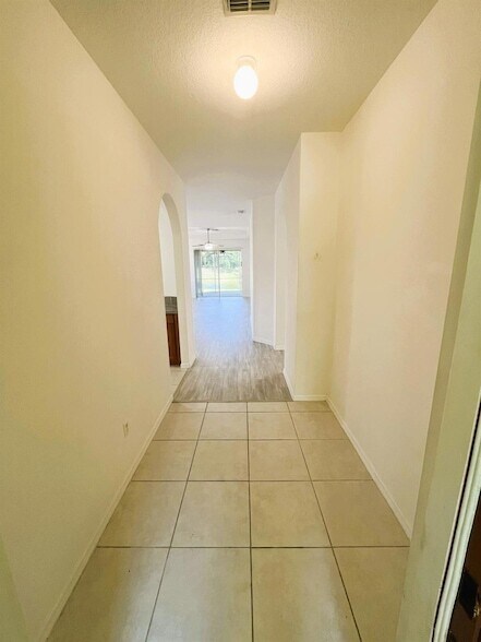Foto del edificio - 10086 SW Chadwick Dr