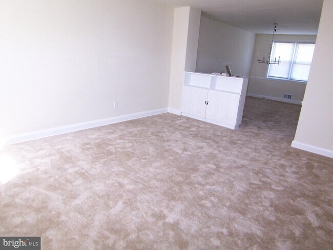 Building Photo - 1221 Linkside Dr