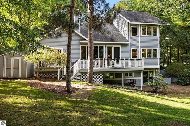 Building Photo - Executive Style Lovely Rental on Holiday V...