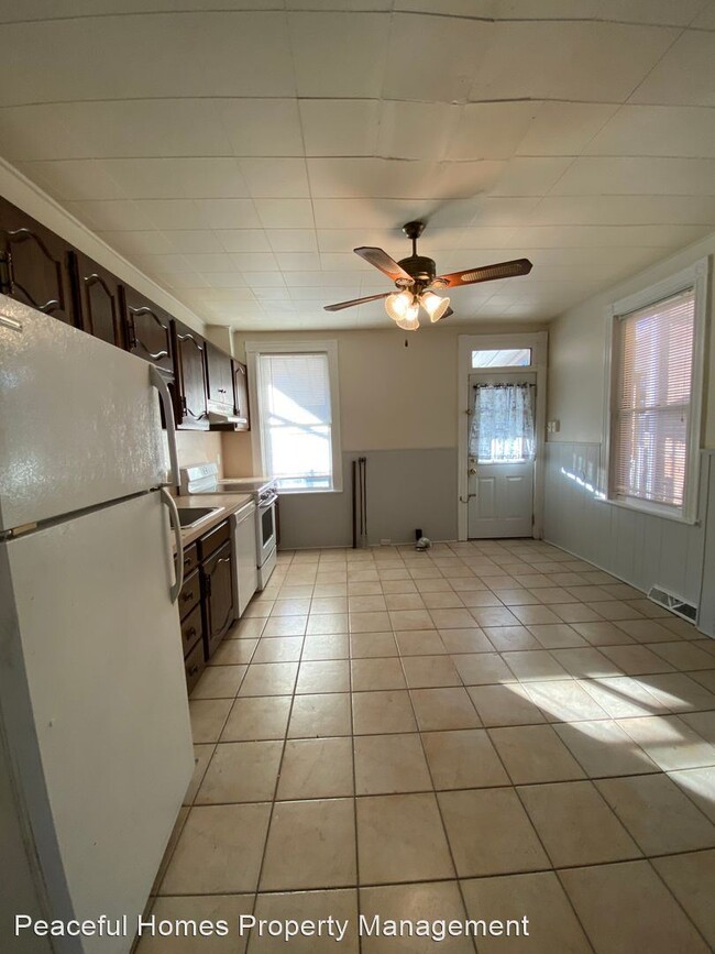 Building Photo - 2 br, 1 bath House - 133 Crystal St