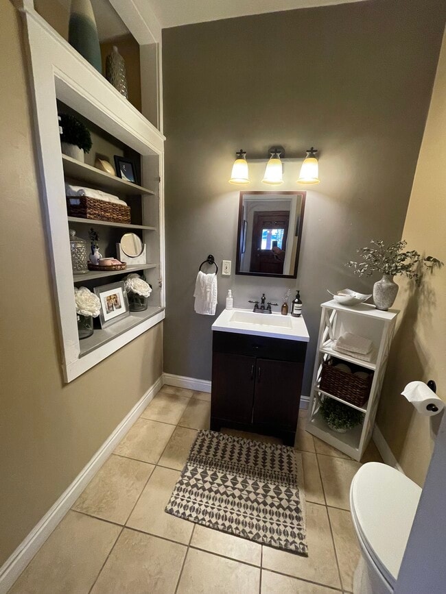 Building Photo - 129 S Logan St