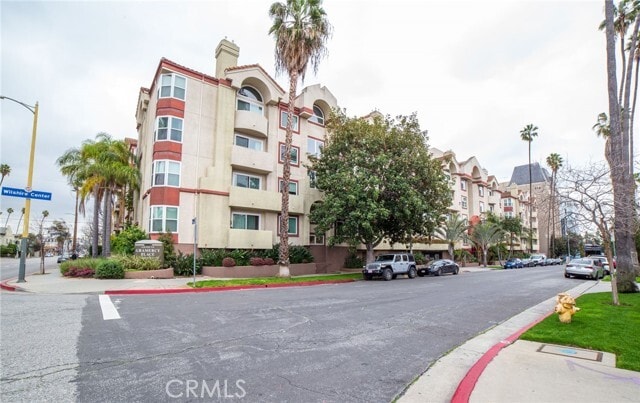 Building Photo - 620 S Gramercy Pl