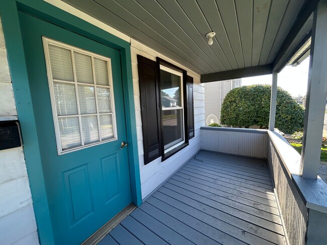 Foto del edificio - Single Family Home - Short Term Lease Avai...