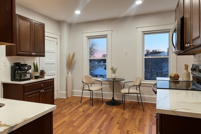 Foto del edificio - 44 Oakwood Ave