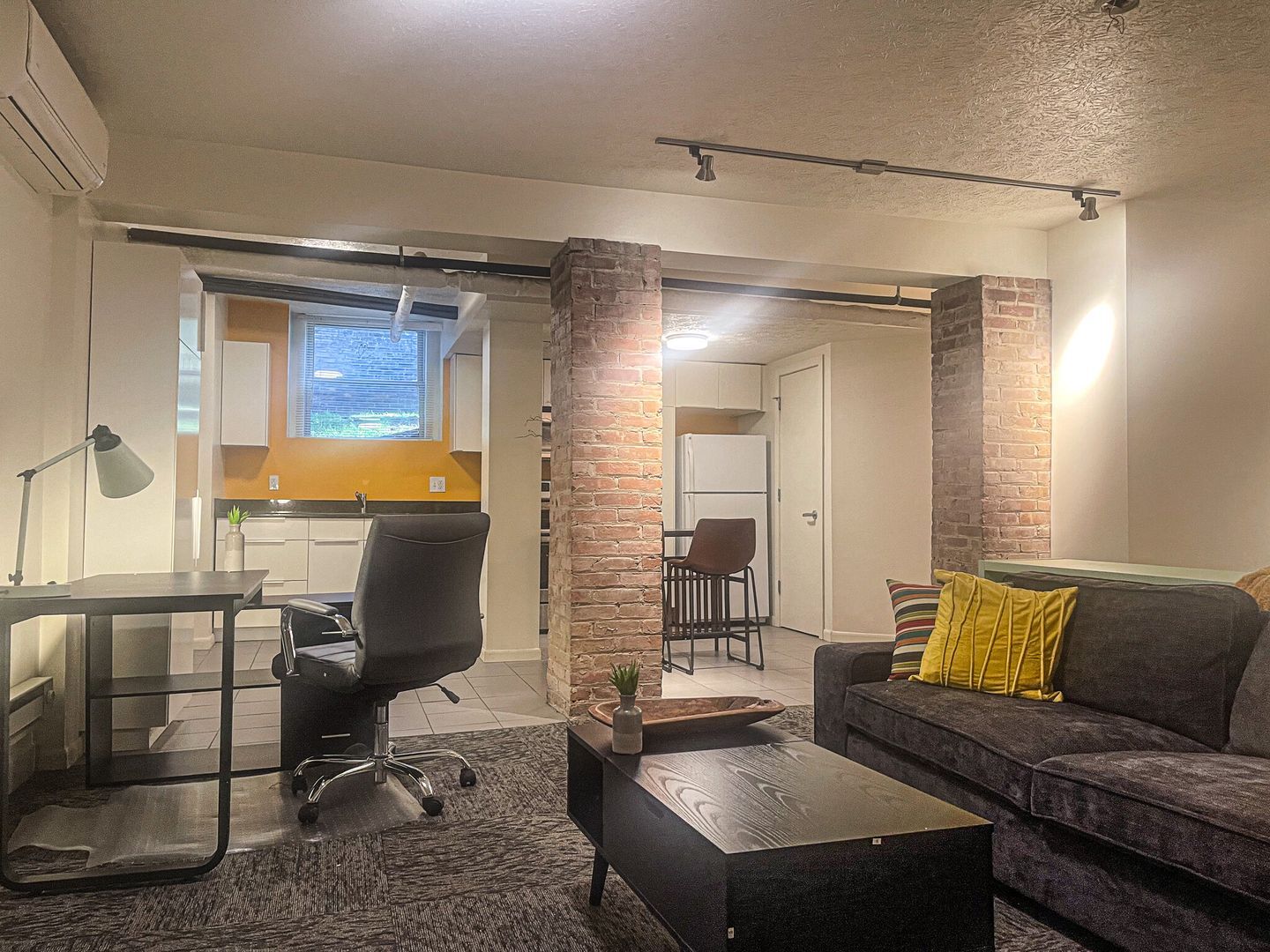 Beautiful Renovated Units – photo 2