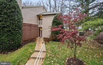 Building Photo - 1700 Ascot Way