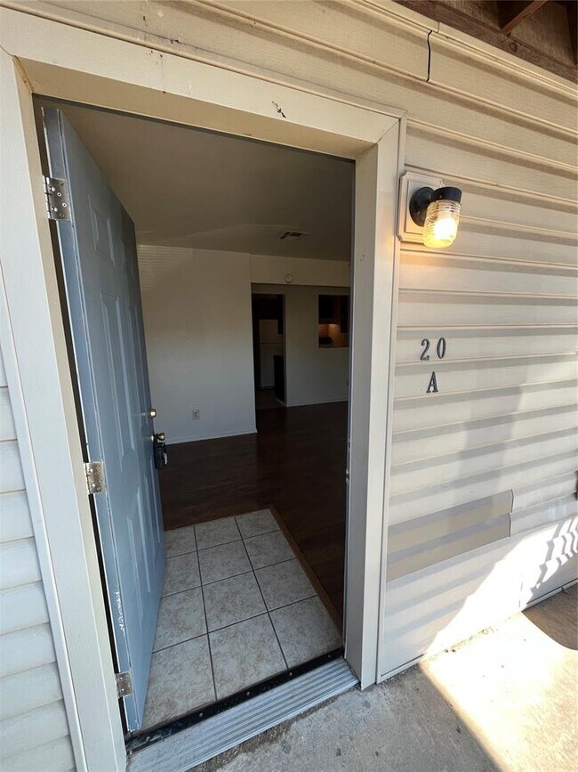 Foto del edificio - 1901 E Lindsey St