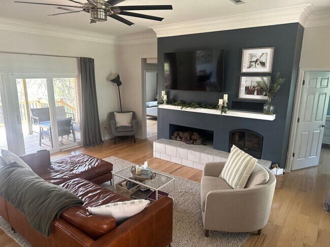 Foto del edificio - Available Now! Beautiful 4-Bedroom, 2-Bath...