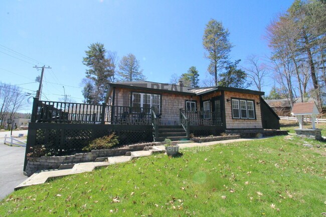Foto del edificio - 94 Lakeshore Dr