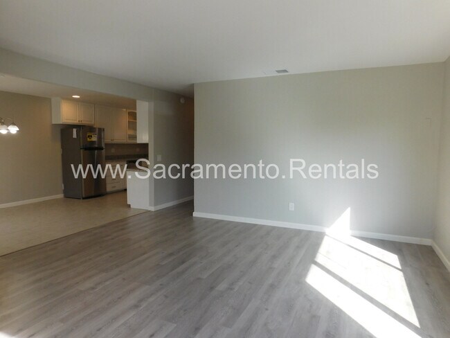 Foto del edificio - Updated 2bd/1ba Rocklin Halfplex with Garage