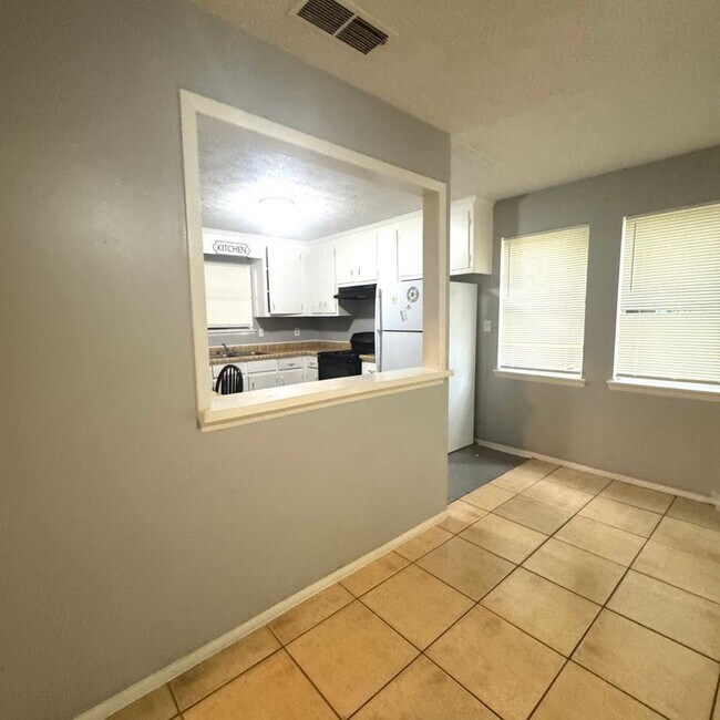 Foto del edificio - 487 N Bluff Rd