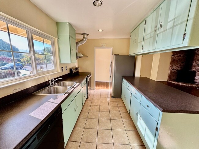 Building Photo - 4367 Nelson Dr