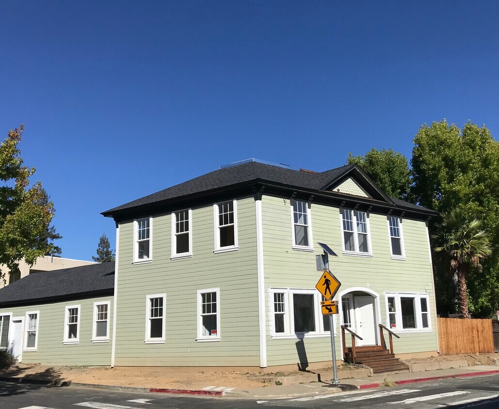 Building Photo - 233 E Blithedale Ave