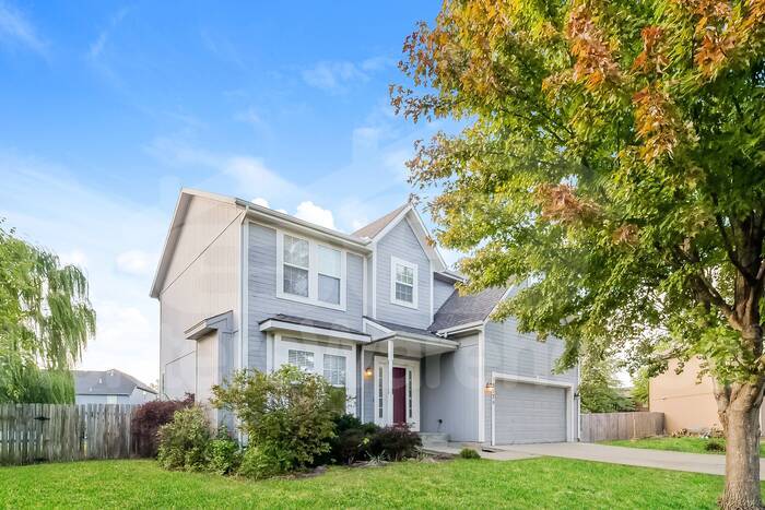 Foto principal - 4 Bedroom / 2.5 Bath Home In Gardner KS......