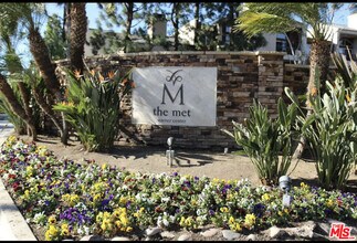 Building Photo - 5530 Owensmouth Ave