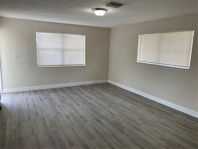 Building Photo - 980 SW 76th Ave