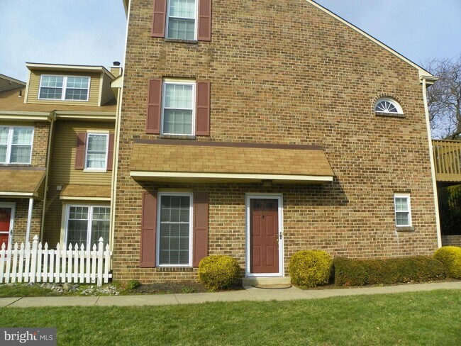 Building Photo - 614A Palmer Ln