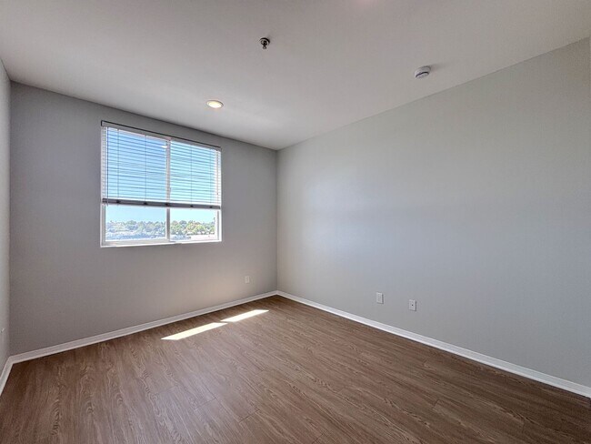 Interior Photo - 2820 Sawtelle Blvd