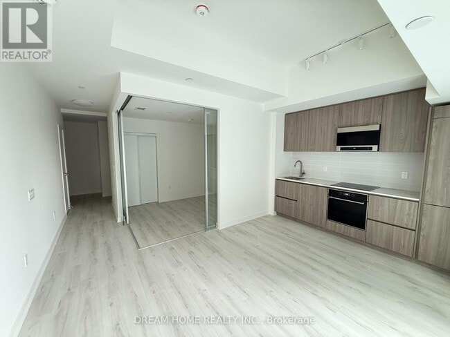 Photo du bâtiment - 120 Broadway Ave