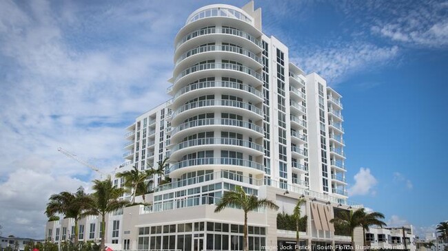 Building Photo - 401 N Birch Rd