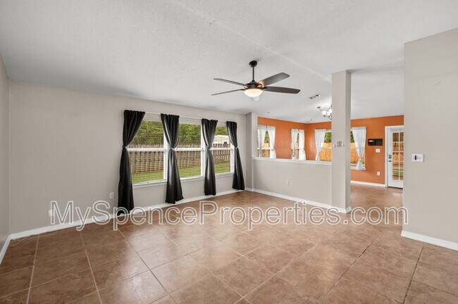 Foto del edificio - 3140 Border Creek Dr