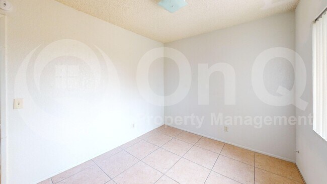 Foto del edificio - 1297 E 25th St