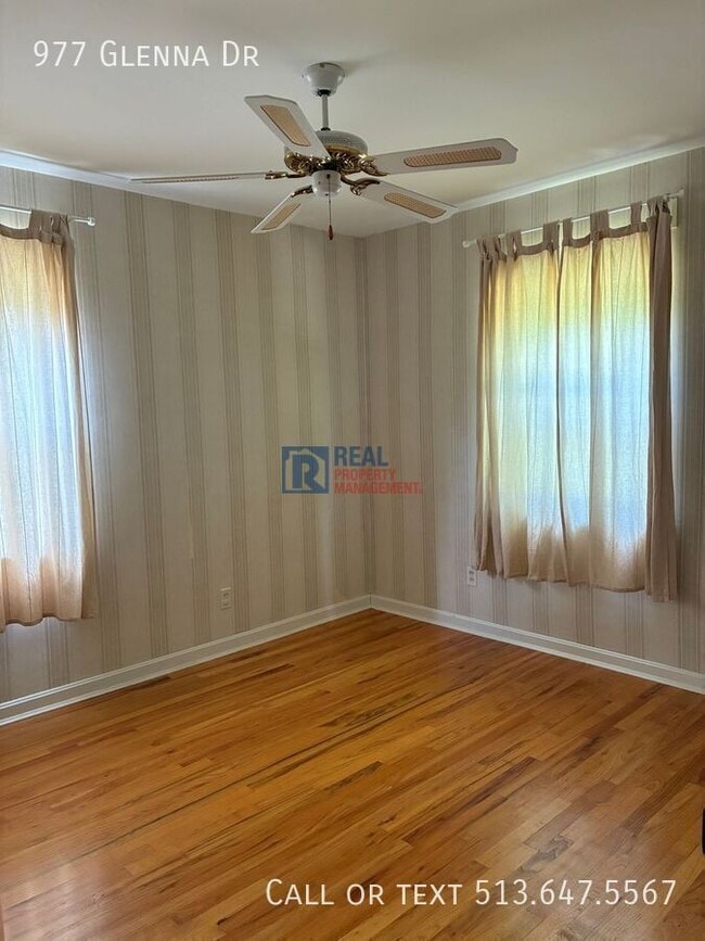 Photo - 977 Glenna Dr- House