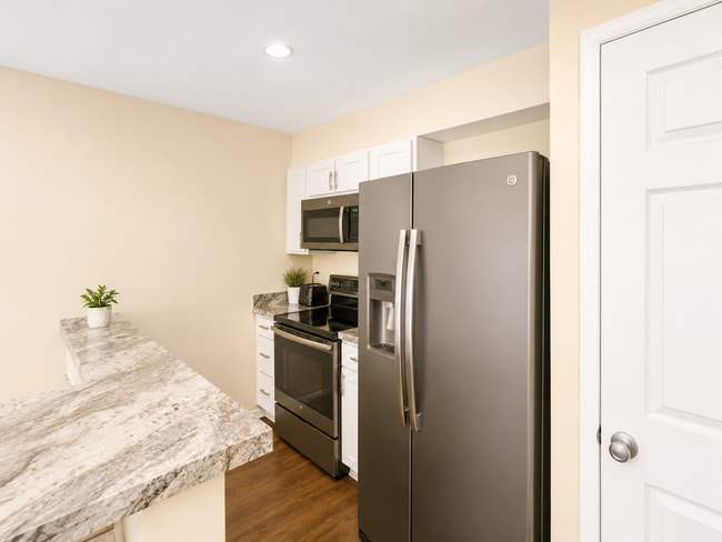 Building Photo - 9477 S Pointe Lasalles Dr