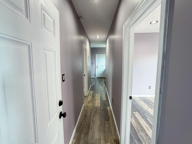 Building Photo - 354 N Main St