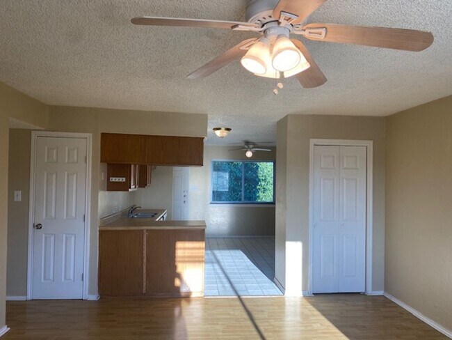 Building Photo - 5630 Brookview Ct