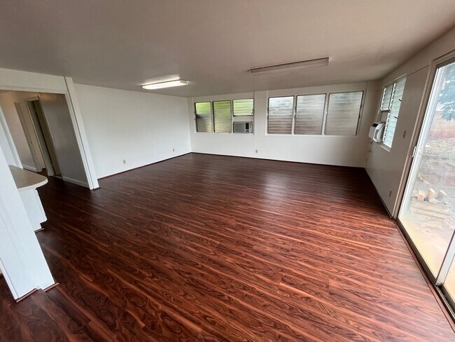 Building Photo - Aiea - 4 bedroom single story home with ne...