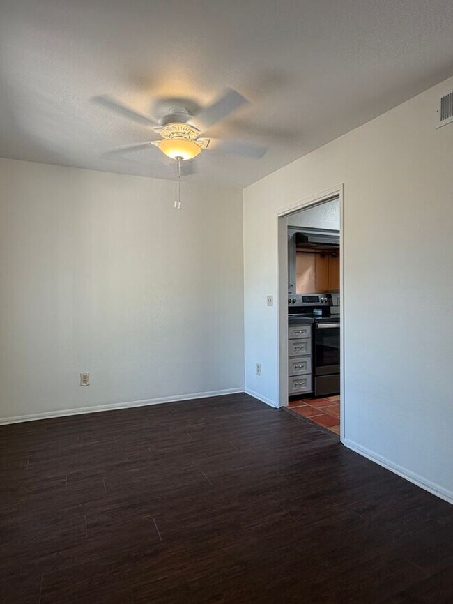 Foto del edificio - Stylishly Remodeled 2-Bedroom 2 Bath Townhome in Pueblo Villas