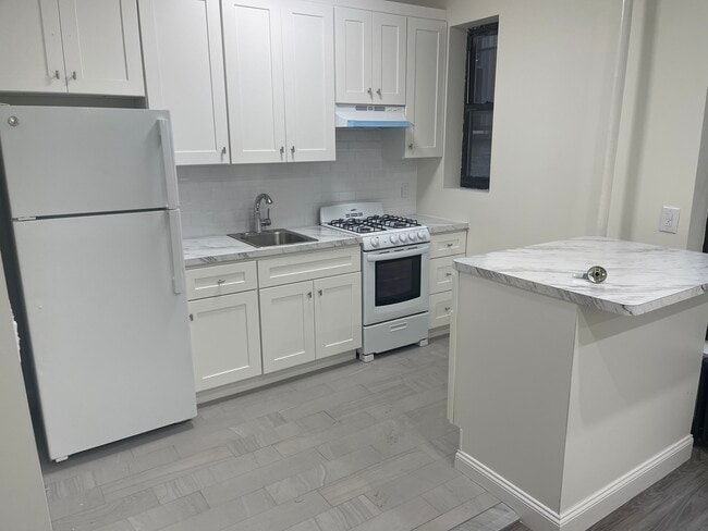 Building Photo - 540 40th St