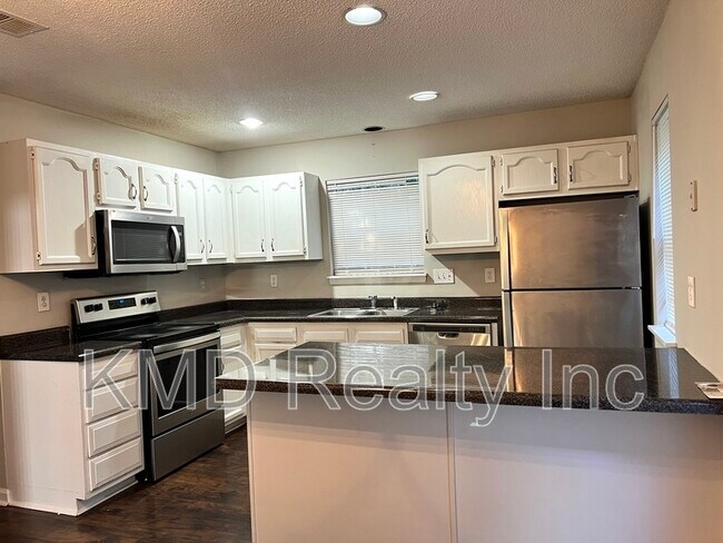 Building Photo - 3210 Summercroft Ln