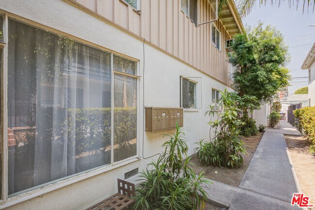 Foto del edificio - 1055 S Wooster St