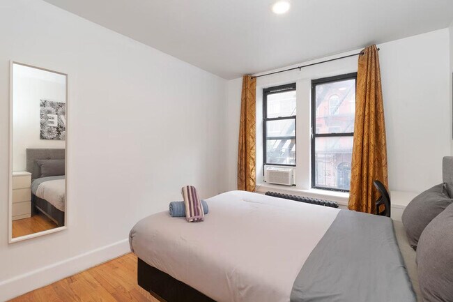 Building Photo - 322 E 93rd St