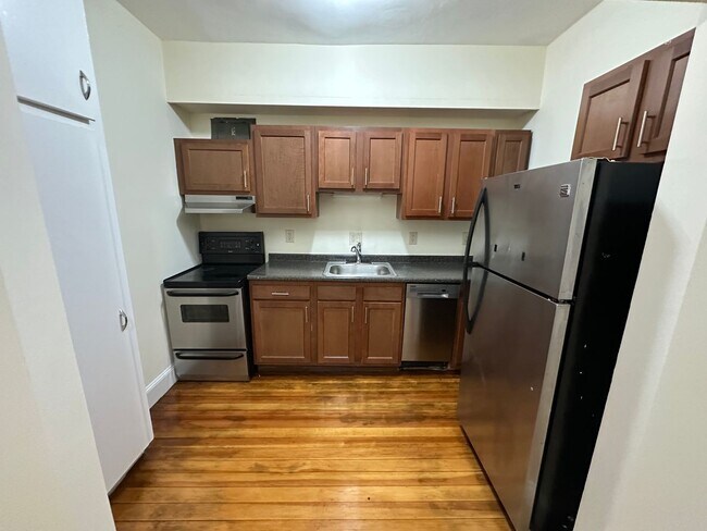 Foto del edificio - Washington Square - Updated Kitchen - Deck - Close to T