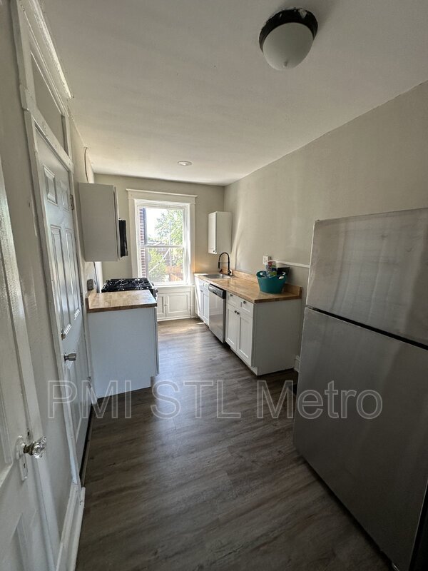 Building Photo - 3847 Gustine Ave