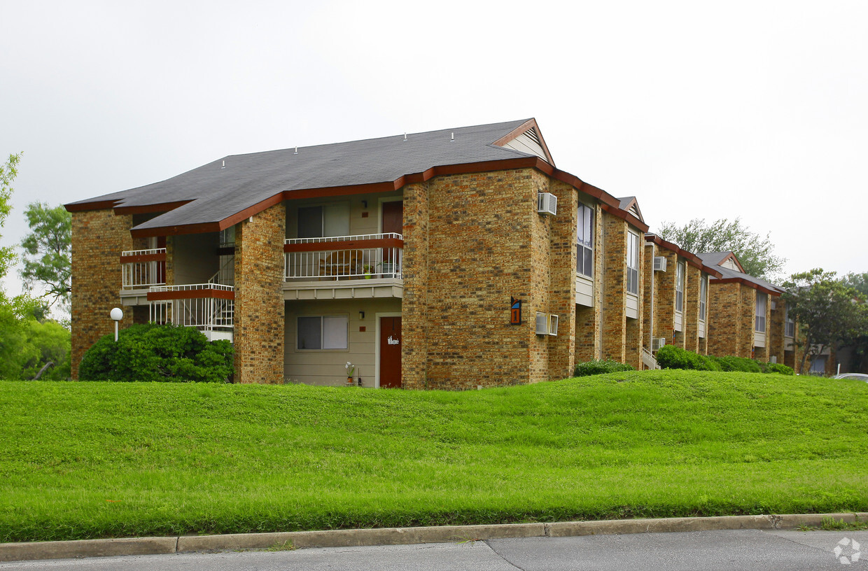 Primary Photo - Olmos Club Apartments