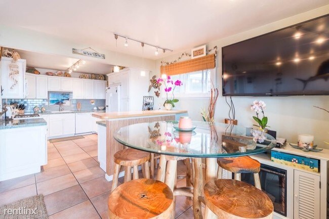 Foto del edificio - 2 br, 2 bath Apartment - 6967 1/2 Trolleyway